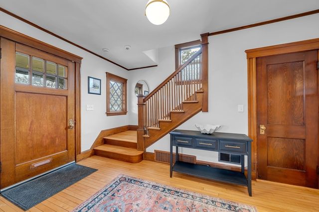 41 Commonwealth Ave, Haverhill, MA 01830