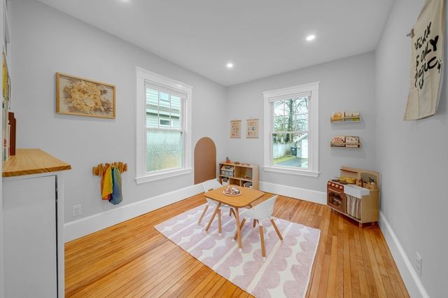 41 Commonwealth Ave, Haverhill, MA 01830