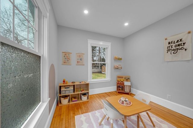 41 Commonwealth Ave, Haverhill, MA 01830