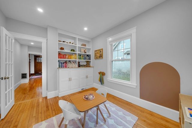 41 Commonwealth Ave, Haverhill, MA 01830