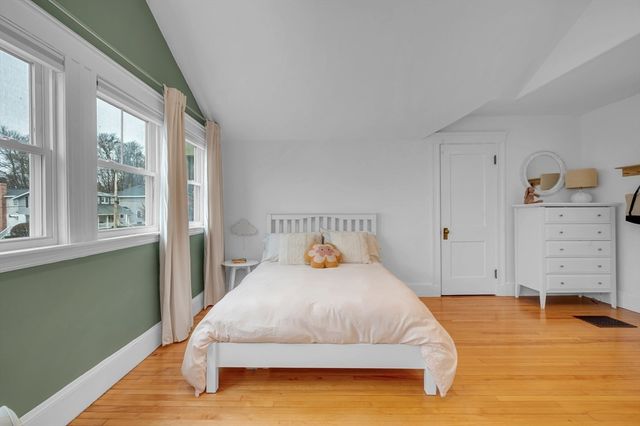 41 Commonwealth Ave, Haverhill, MA 01830