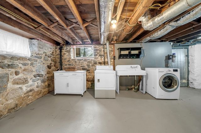 41 Commonwealth Ave, Haverhill, MA 01830