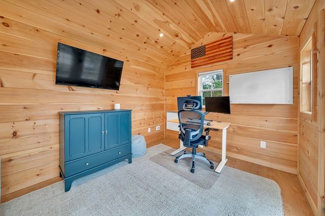 41 Commonwealth Ave, Haverhill, MA 01830