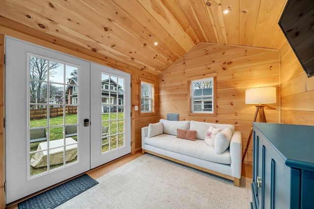 41 Commonwealth Ave, Haverhill, MA 01830