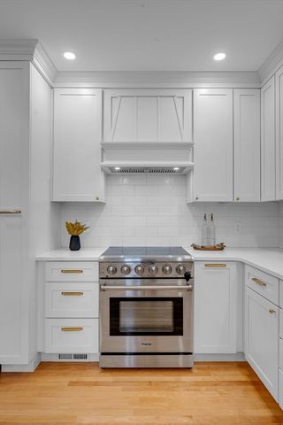 41 Commonwealth Ave, Haverhill, MA 01830