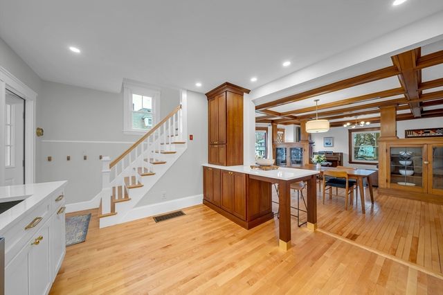 41 Commonwealth Ave, Haverhill, MA 01830