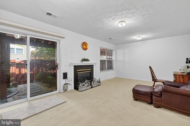 6646 PATENT PARISH LN, Alexandria, VA 22315