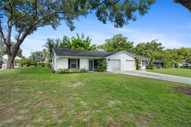 125 N RHODES STREET, Mount Dora, FL 32757