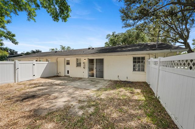125 N RHODES STREET, Mount Dora, FL 32757