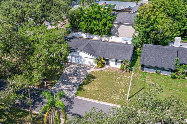 125 N RHODES STREET, Mount Dora, FL 32757