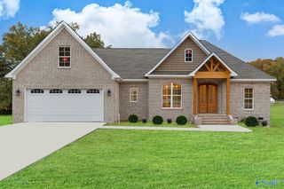 97 Tomahawk Circle, Guntersville, AL 35976