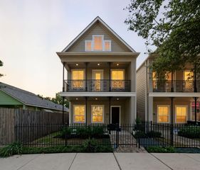 1116 Waverly Street, Houston, TX 77008
