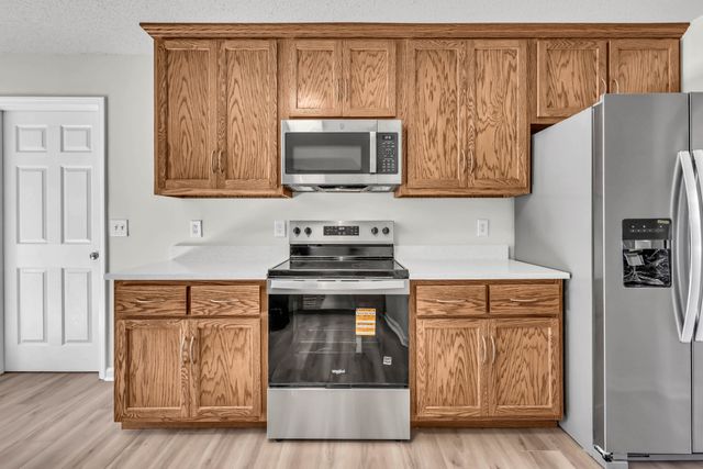 4244 N Woodstock Dr, Clarksville, TN 37040