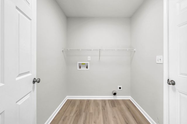 4244 N Woodstock Dr, Clarksville, TN 37040