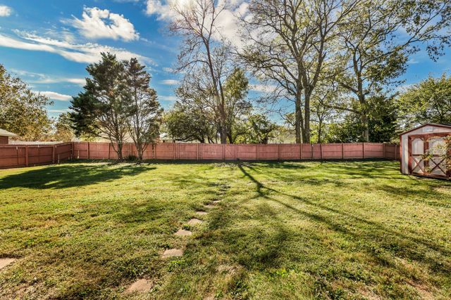 4244 N Woodstock Dr, Clarksville, TN 37040