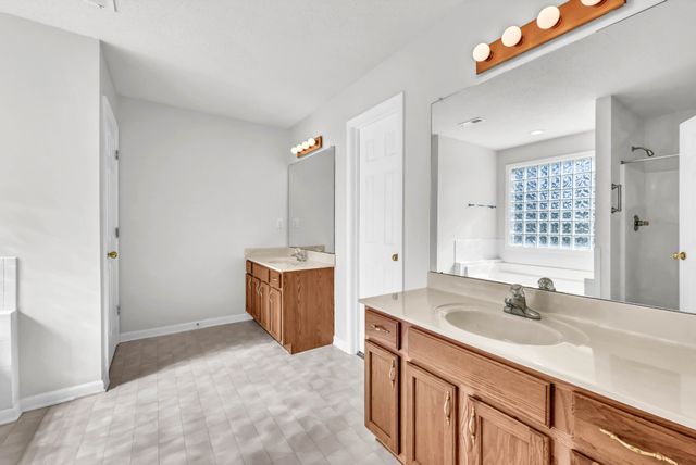 4244 N Woodstock Dr, Clarksville, TN 37040