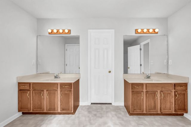 4244 N Woodstock Dr, Clarksville, TN 37040