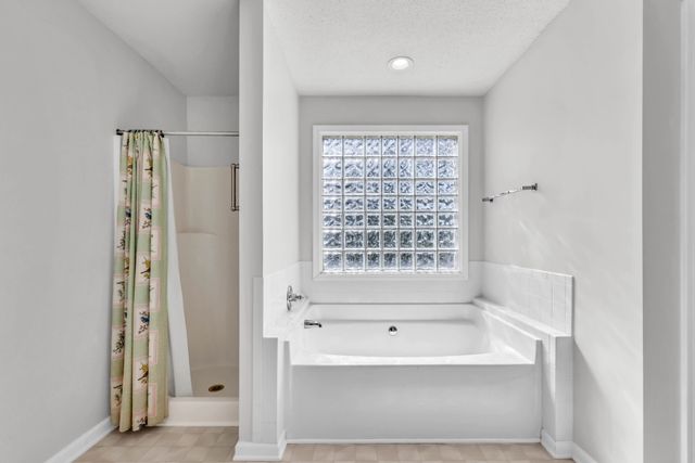 4244 N Woodstock Dr, Clarksville, TN 37040