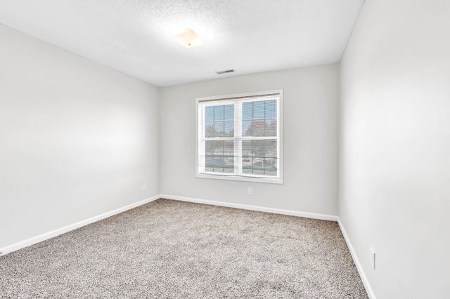 4244 N Woodstock Dr, Clarksville, TN 37040