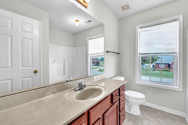 4244 N Woodstock Dr, Clarksville, TN 37040