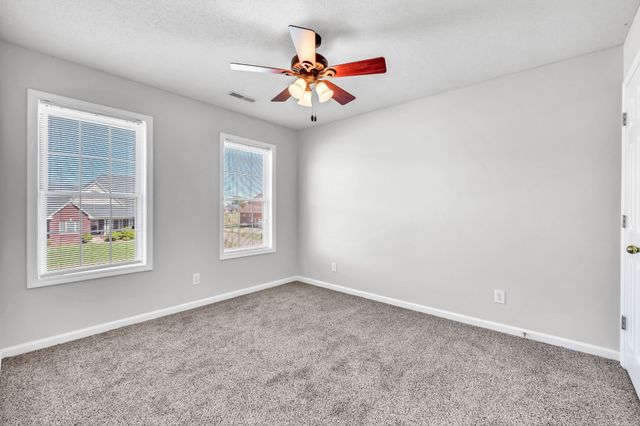 4244 N Woodstock Dr, Clarksville, TN 37040