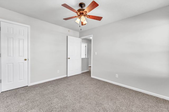 4244 N Woodstock Dr, Clarksville, TN 37040