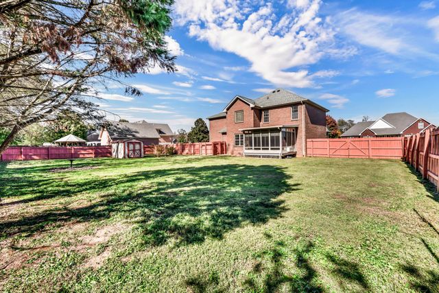 4244 N Woodstock Dr, Clarksville, TN 37040