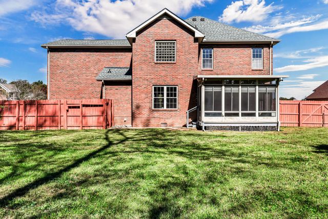 4244 N Woodstock Dr, Clarksville, TN 37040