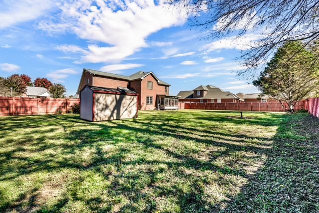 4244 N Woodstock Dr, Clarksville, TN 37040