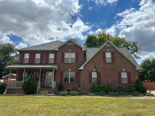 4244 N Woodstock Dr, Clarksville, TN 37040