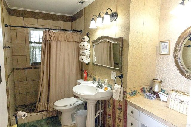 1201 S Reine Street, Mena, AR 71953