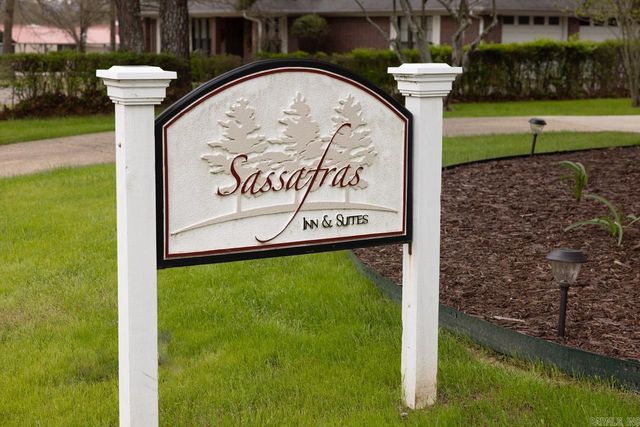 1201 S Reine Street, Mena, AR 71953