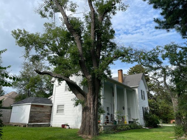 1201 S Reine Street, Mena, AR 71953