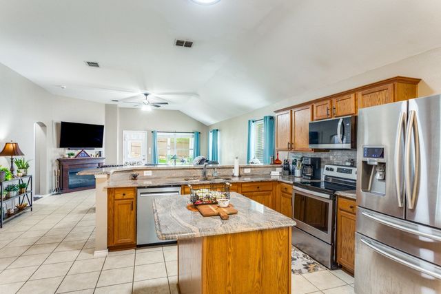 10534 Highland Ridge Road, Fort Worth, TX 76108