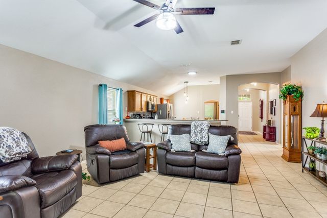 10534 Highland Ridge Road, Fort Worth, TX 76108