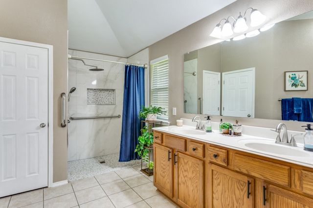 10534 Highland Ridge Road, Fort Worth, TX 76108