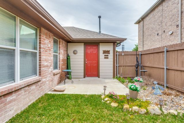 10534 Highland Ridge Road, Fort Worth, TX 76108