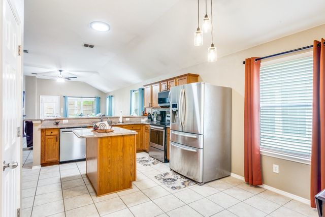 10534 Highland Ridge Road, Fort Worth, TX 76108