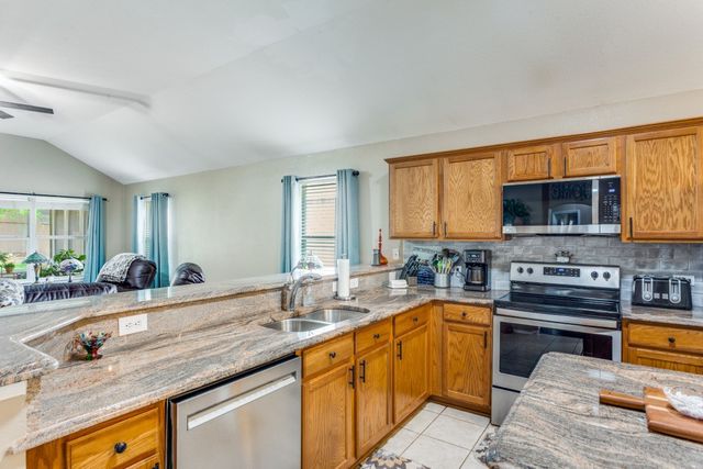 10534 Highland Ridge Road, Fort Worth, TX 76108