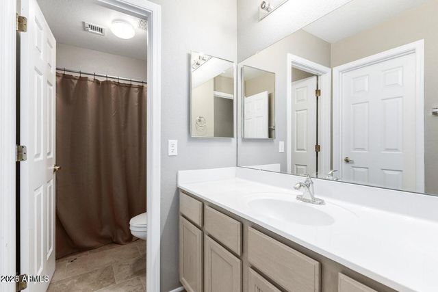 4805 E KACHINA Trail 8, Phoenix, AZ 85044