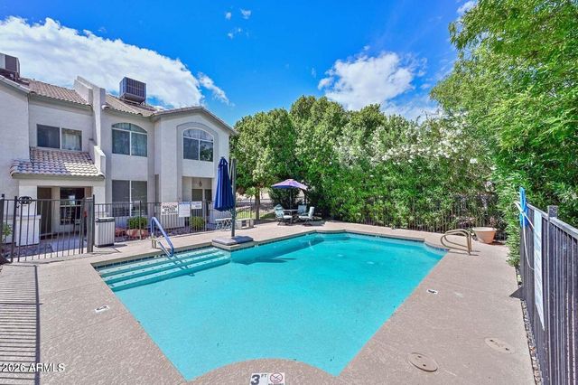 4805 E KACHINA Trail 8, Phoenix, AZ 85044