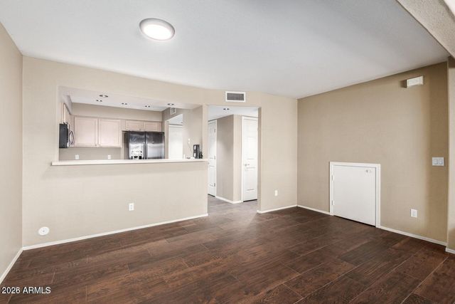 4805 E KACHINA Trail 8, Phoenix, AZ 85044