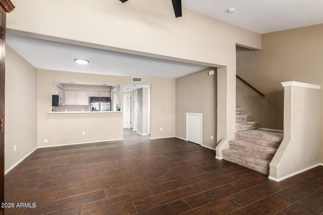 4805 E KACHINA Trail 8, Phoenix, AZ 85044