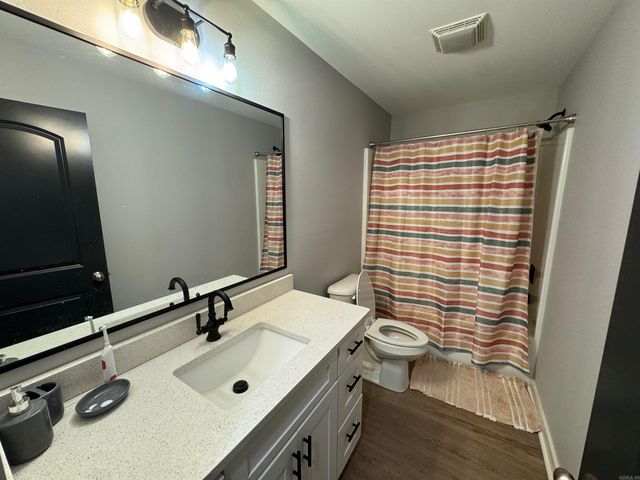 5613 Victoria Ct., Jacksonville, AR 72076