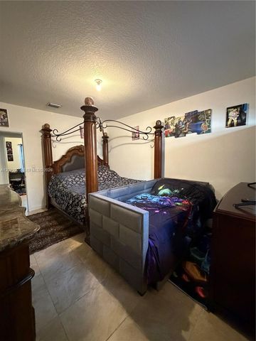 548 NE 5th Way, Florida City, FL 33034