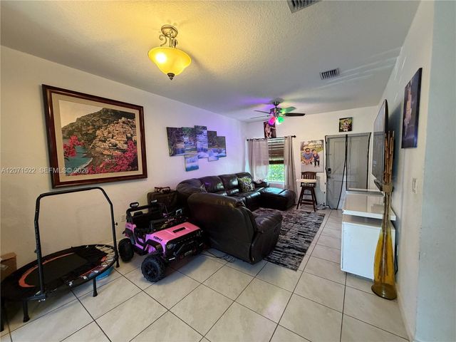 548 NE 5th Way, Florida City, FL 33034