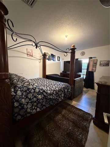 548 NE 5th Way, Florida City, FL 33034