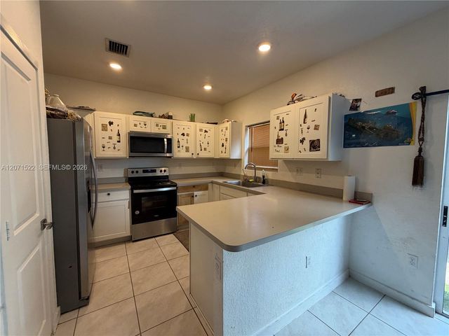 548 NE 5th Way, Florida City, FL 33034
