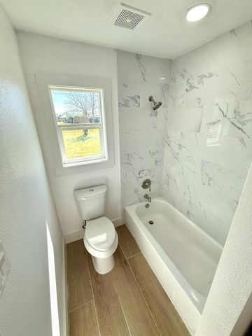 1214 Main Street, Alvin, TX 77511