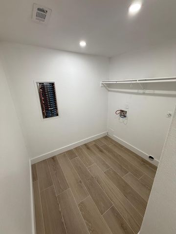 1214 Main Street, Alvin, TX 77511